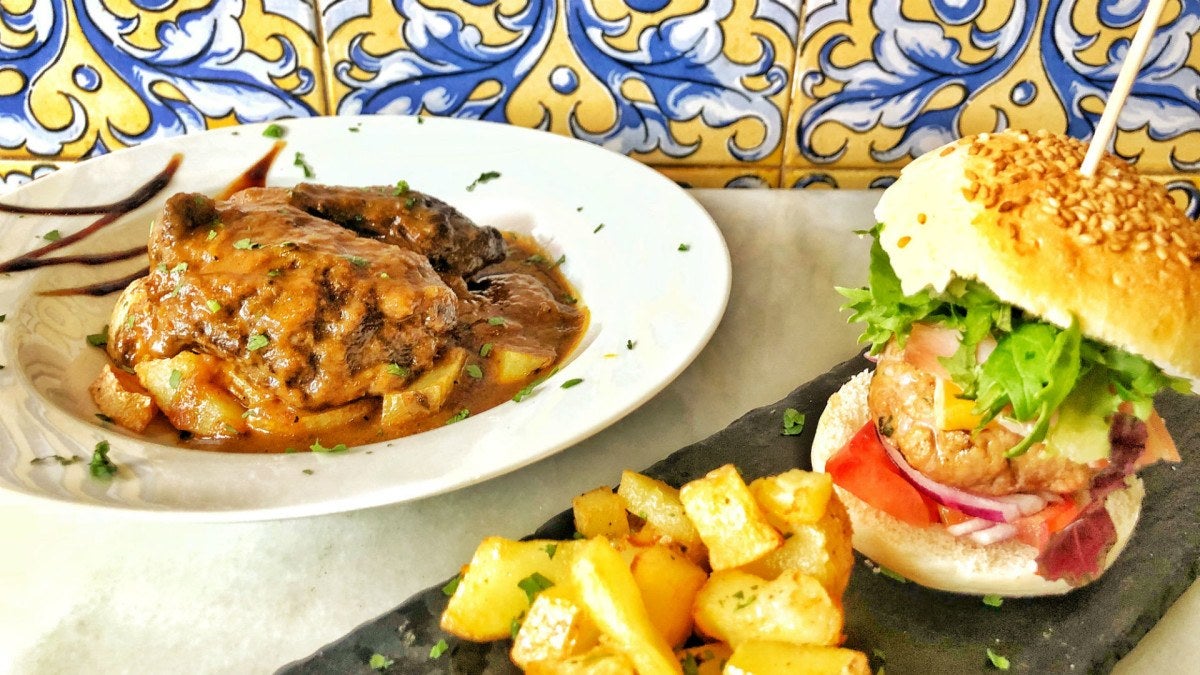 Carrillada y mini hamburguesa | Foto: Fran Moreno