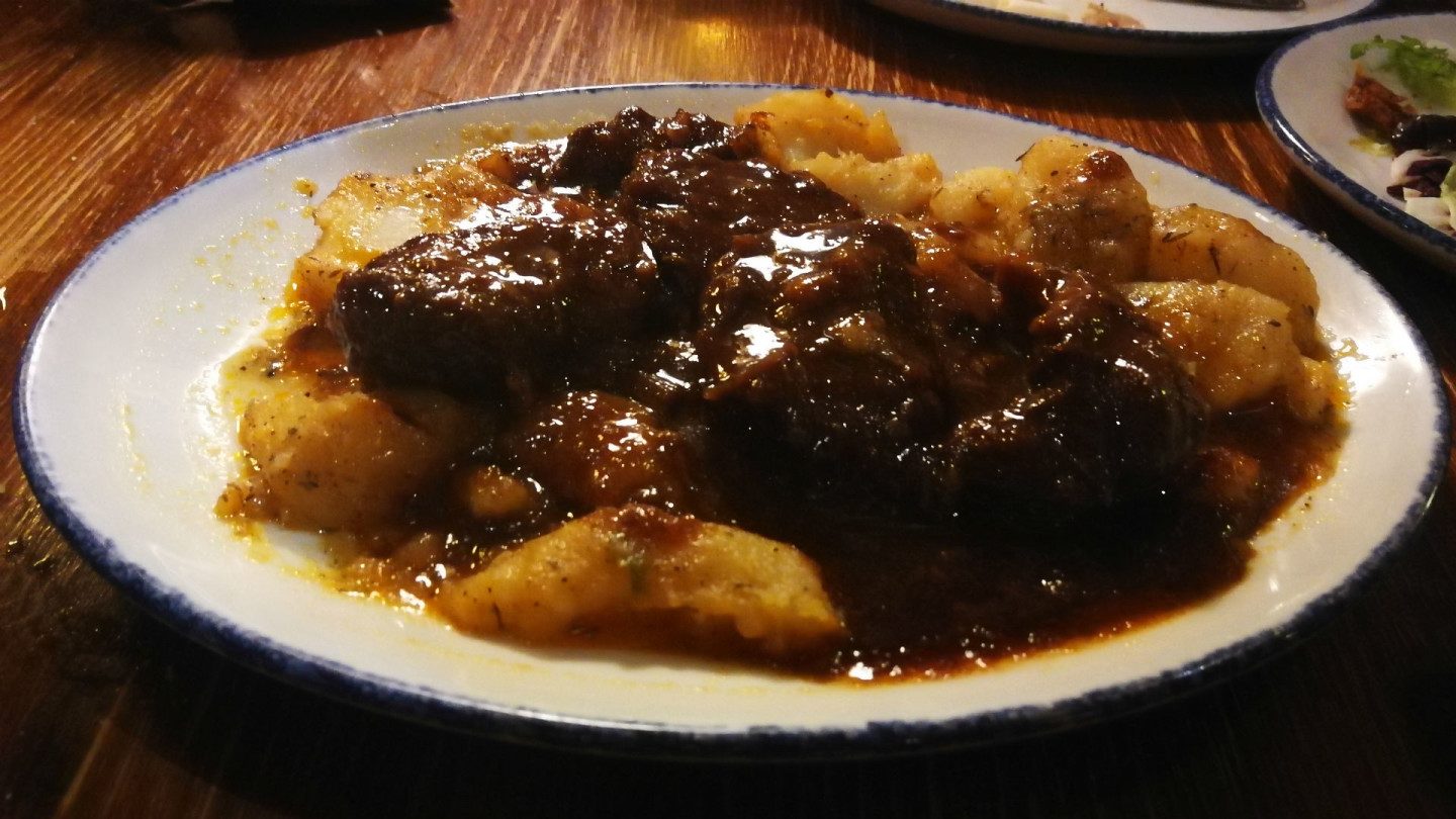 Uno de los platos estrella es la carrillada | Foto: Macarena Torres 