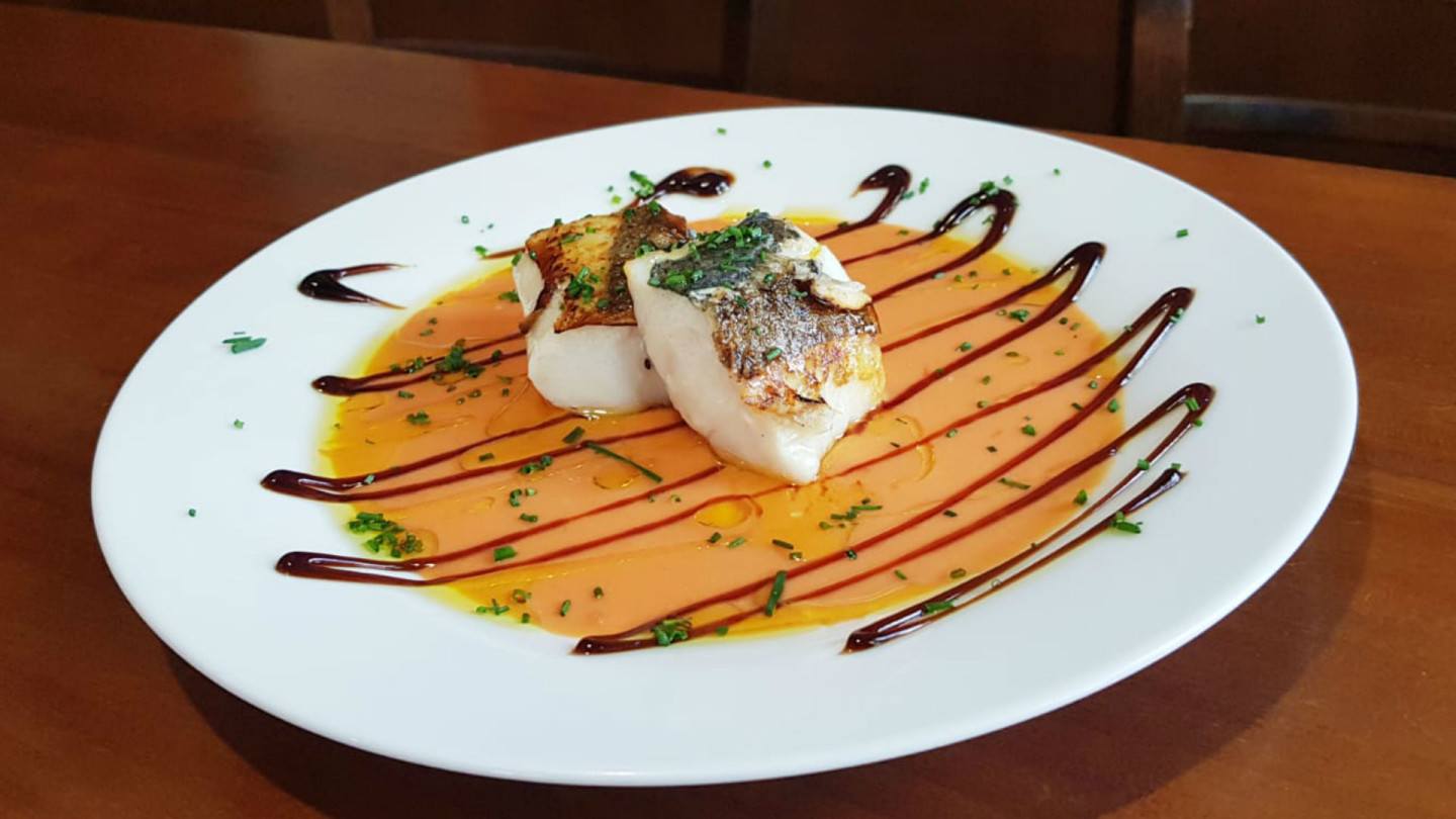 Foto: Paco España |Merluza plancha con base de salmorejo y reducción de Pedro Ximénez