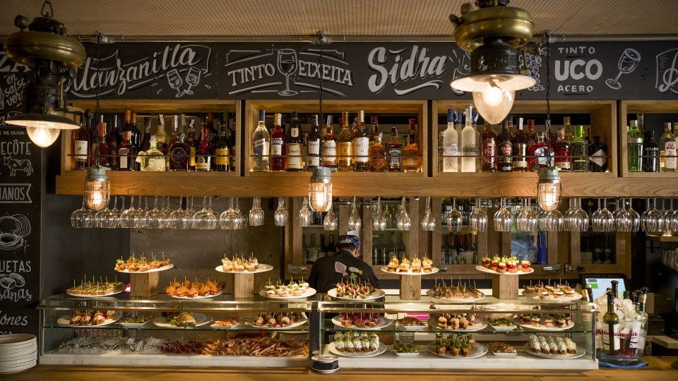Barra de pintxos del Orio en Sevilla