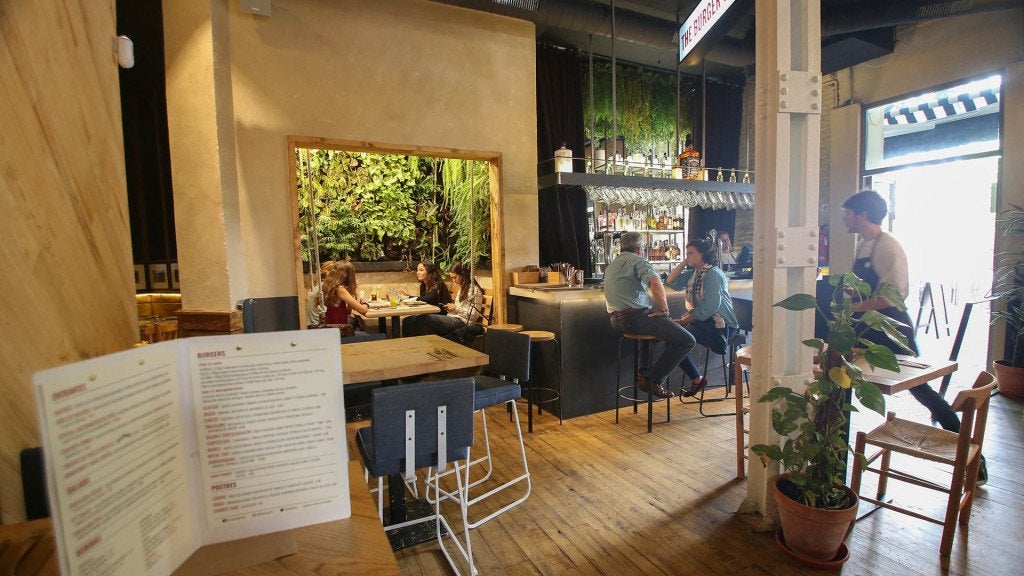 Las especialidades de La Antojería Grill, en Sevilla