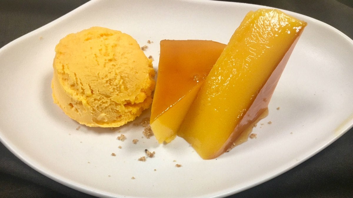 Tocino de cielo con helado de naranja de Carmona del Parador de Carmona