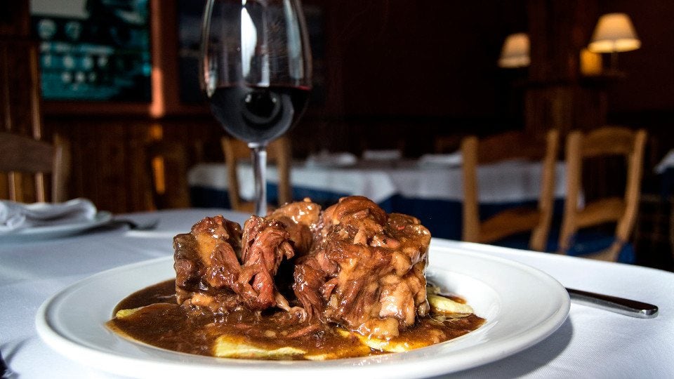 cola-toro-sabina-sevilla