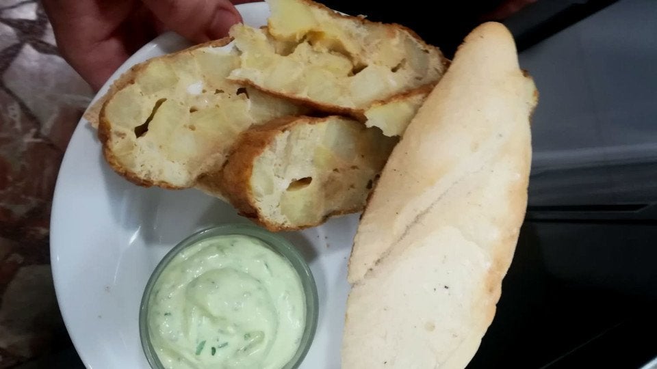 Tostada de tortilla con alioli de Olvera 