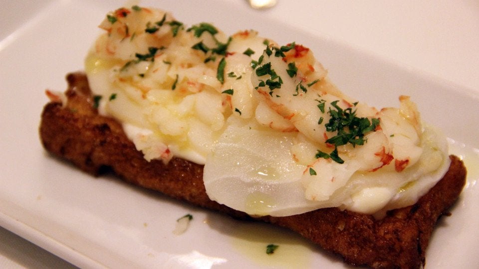 Torrija al vino de jerez con bacalao ali oli y gambas de Becerrita