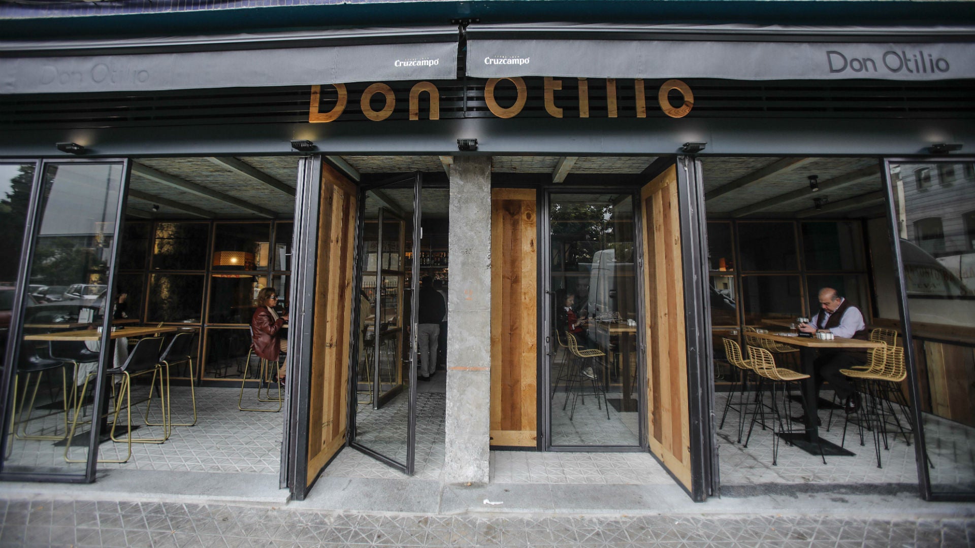Don Otilio en Los Remedios, Sevilla