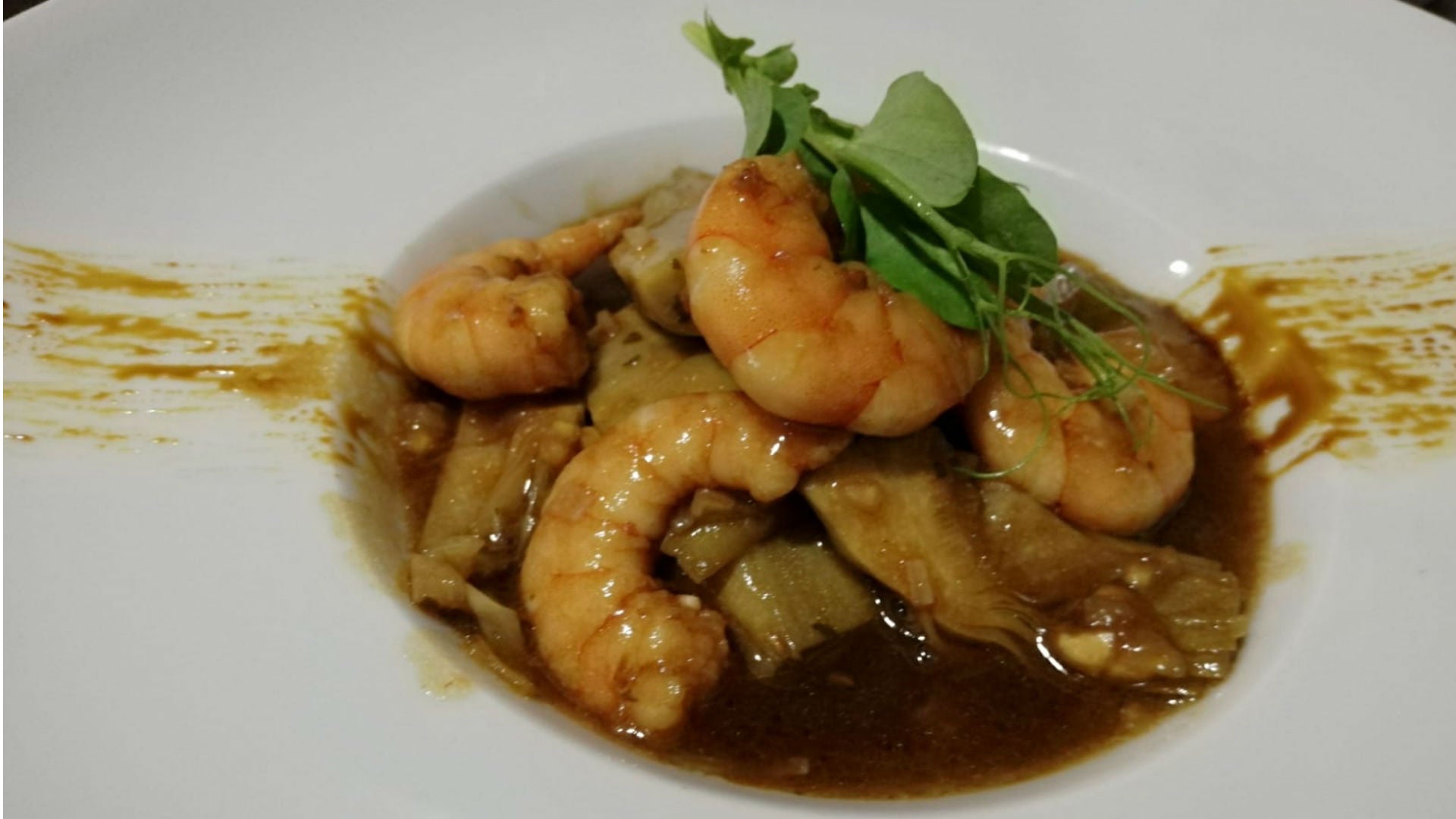 El plato estrella de Ébano: alcachofas al oloroso con langostinos