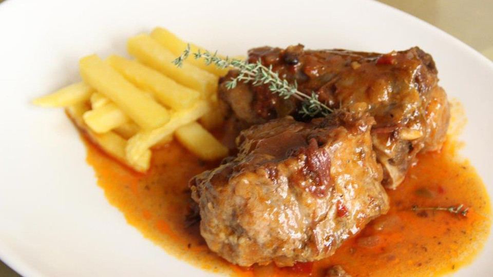 cola-toro-becerrita-sevilla