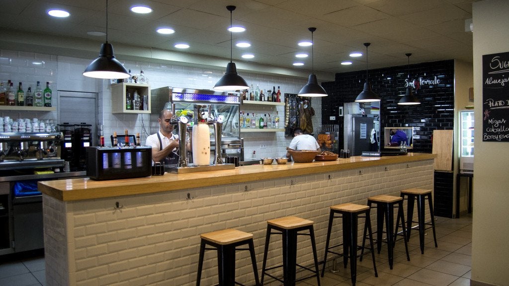 Sal y Tomate en Los Remedios, Sevilla. Sal y Tomate en Los Remedios, Sevilla