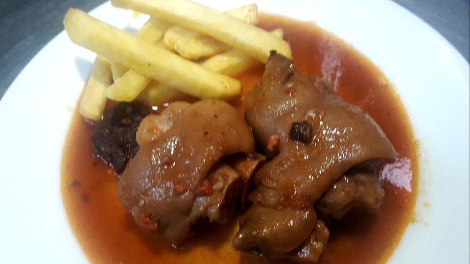 manitas-cerdo-los-palacios-pedro-salvador