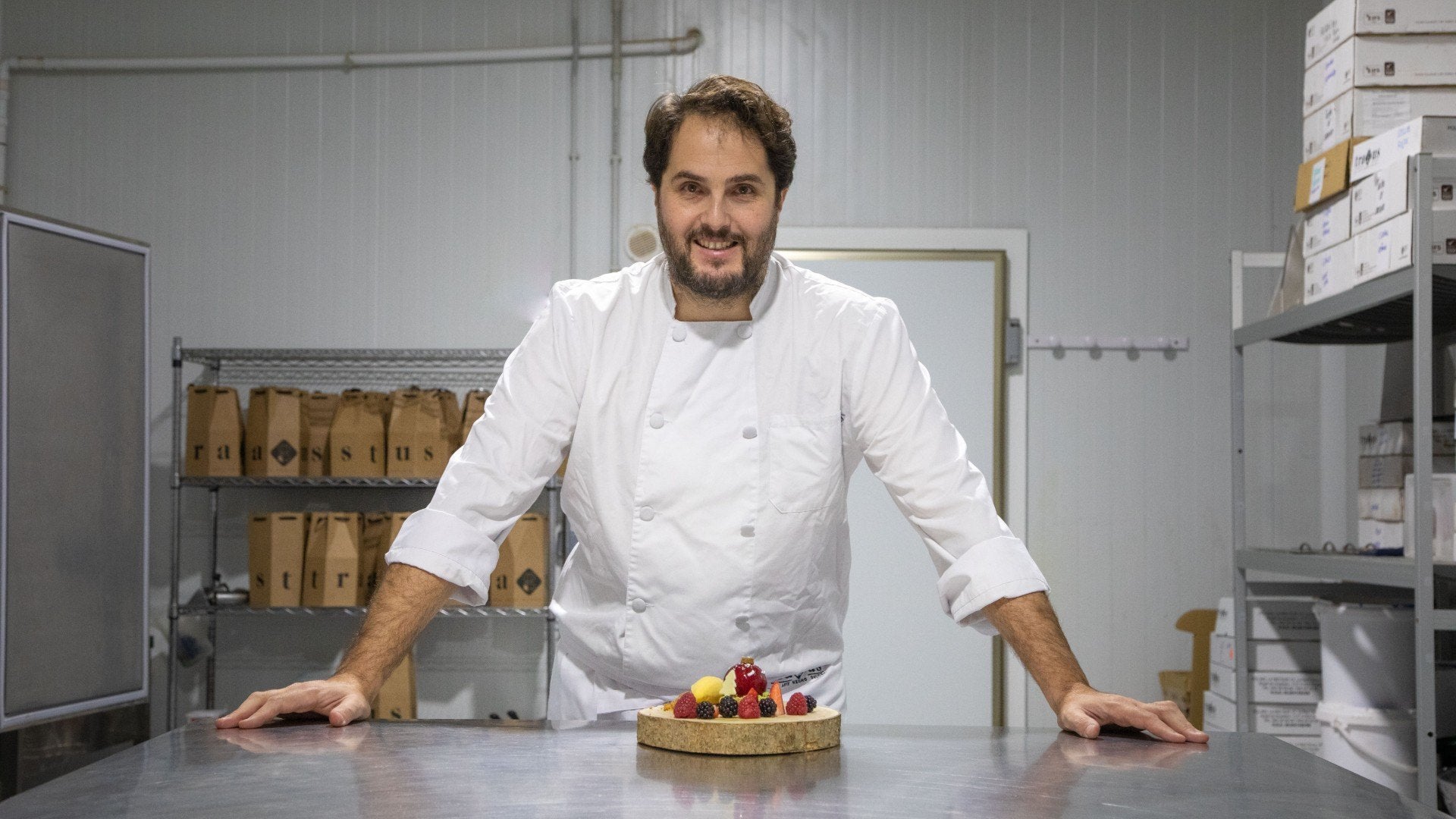 Pablo Camacho, de Tragus, con su postre