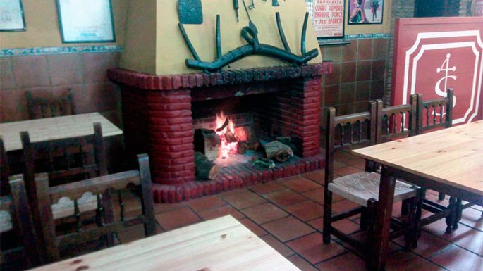 Chimenea de la Bodega Santina en Camas