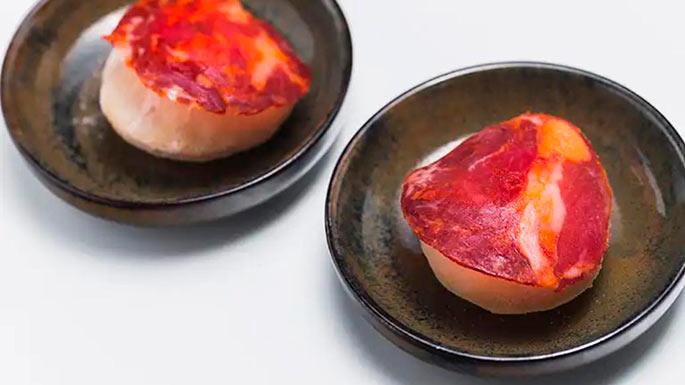 Chorizo de bellota con chocolate blanco de Lalola