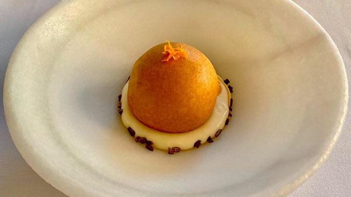 Bombón de chocolate frito de Sobretablas en Sevilla