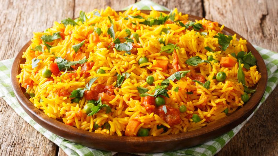 Arroz con verduras y cúrcuma