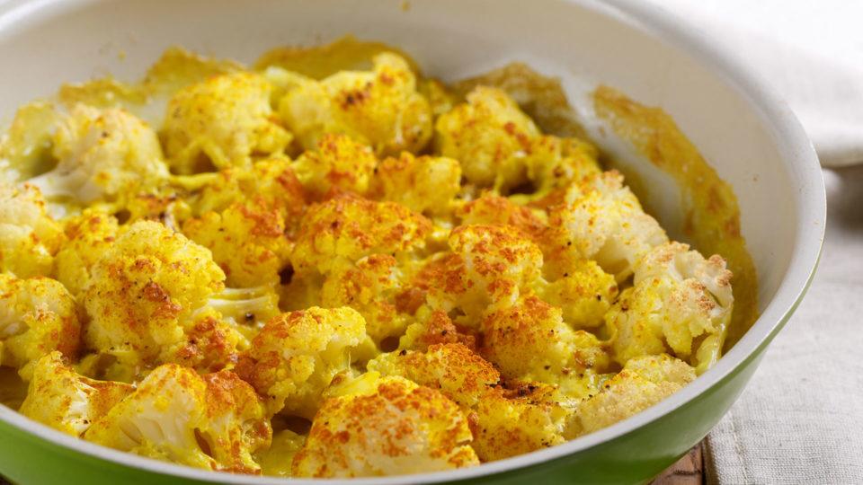 Coliflor al horno con cúrcuma y leche de coco