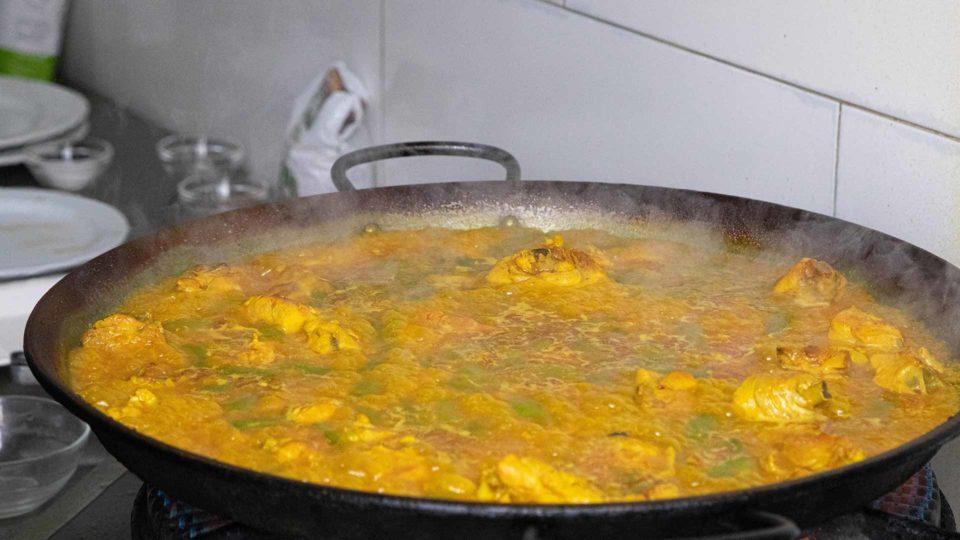 Cuatro recetas de arroz de la mano de grandes cocineros sevillanos: la paella de carne de L'Albufera