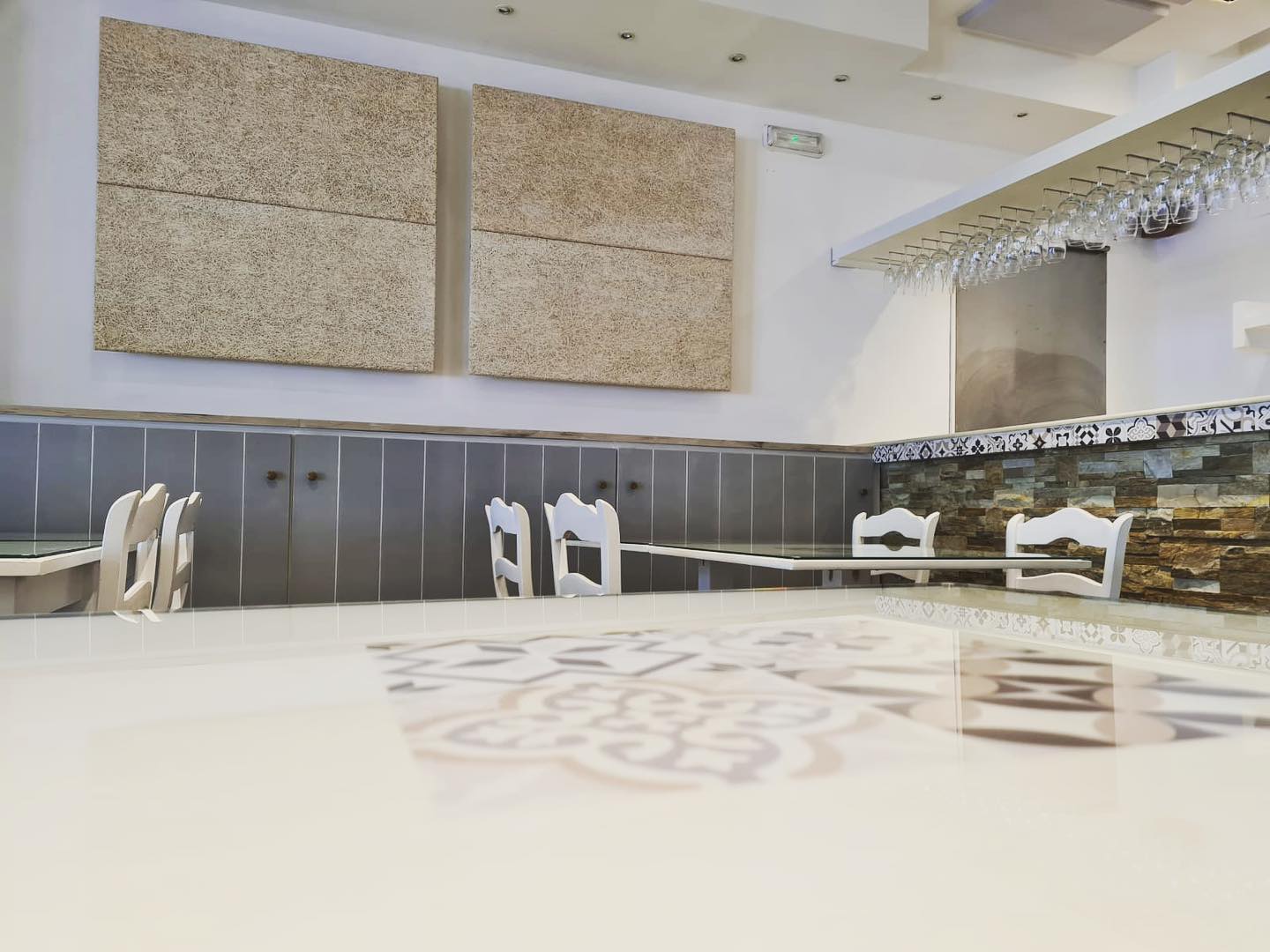 Arhua Gastrotaberna: cocina de mercado renovada y cosmopolita en El Vial