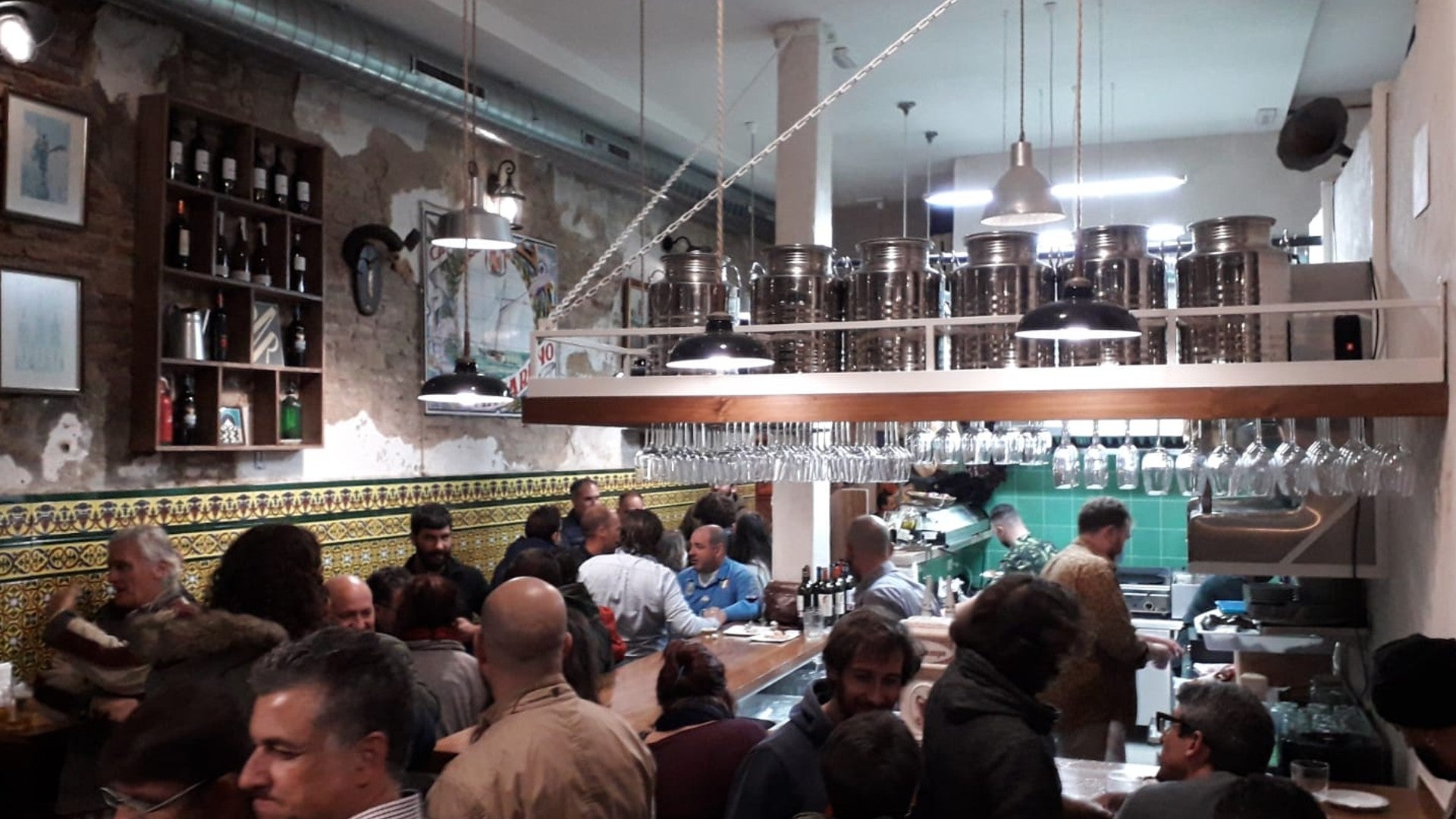 ¿Qué es el tardeo y qué restaurantes sevillanos se han apuntado a esta tendencia?
