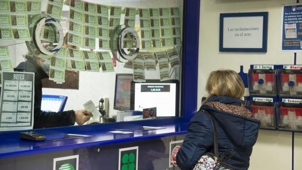¿Compartes tus décimos de Lotería de Navidad por Whatsapp? Así tienes que hacerlo para cumplir la ley