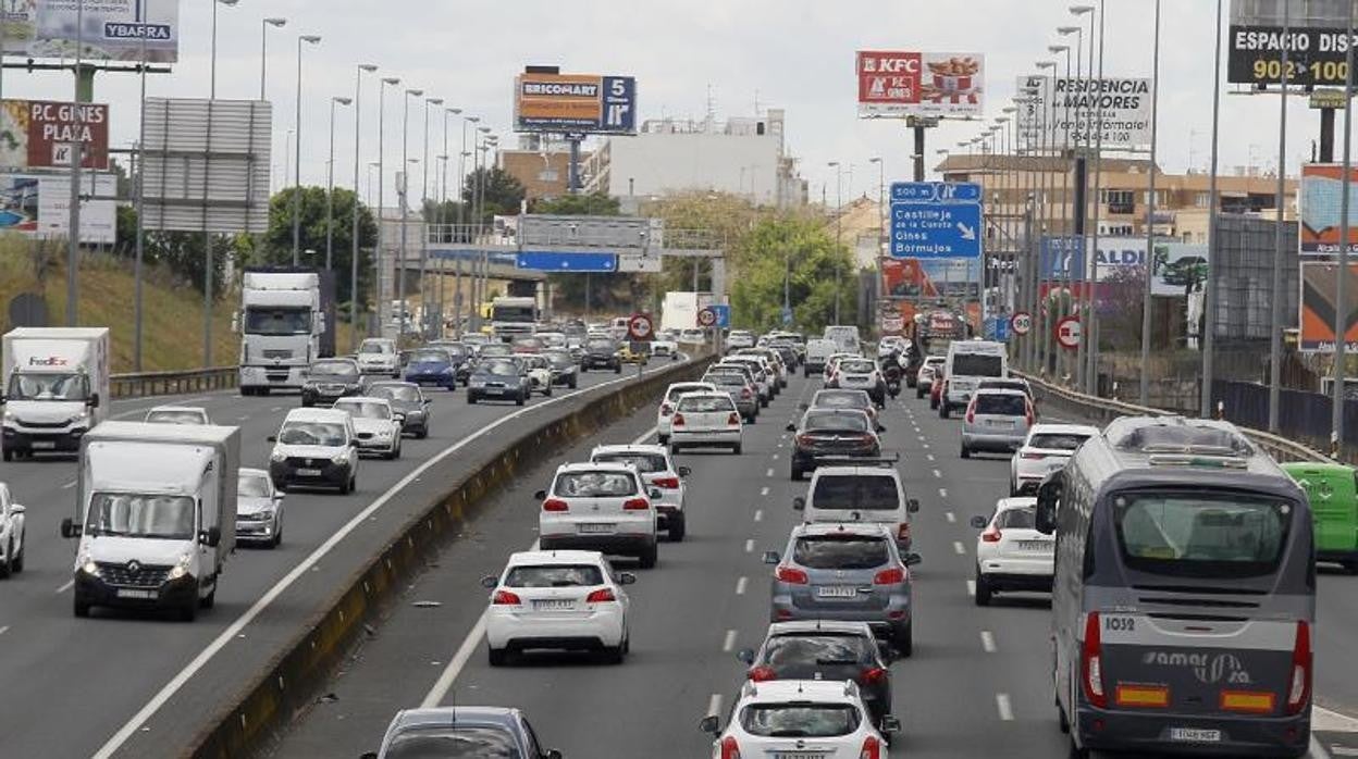 La DGT activa el dispositivo especial de vigilancia para la primera operación salida del verano