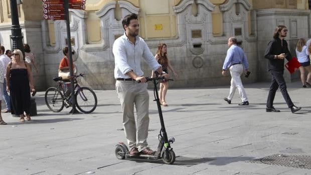 La DGT recuerda las normas de circulación de los patinetes