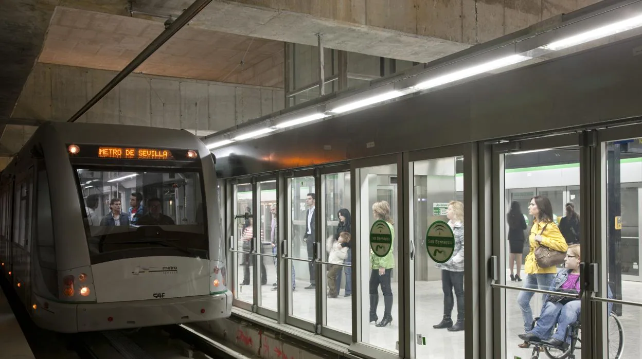 El metro transportó más de 12 millones de viajeros hasta septiembre, un 5,2% más que en 2017