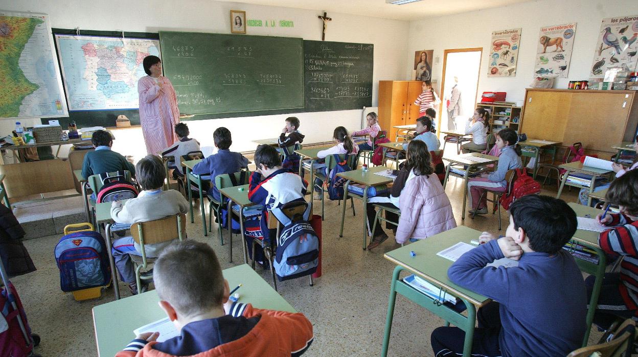 Una clase escolar en plena actividad académica antes del cierre de los colegios en marzo