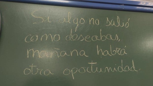 Los mensajes sorpresa con los que despiertan cada mañana los alumnos de un colegio sevillano