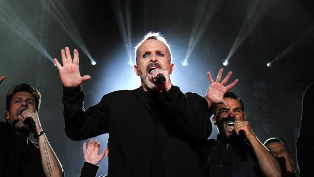 Bosé lleva casi un año con su última gira