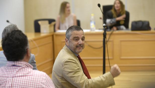 Fernando Mellet, exdirector de Mercasevilla, celebra la sentencia que lo absuelve