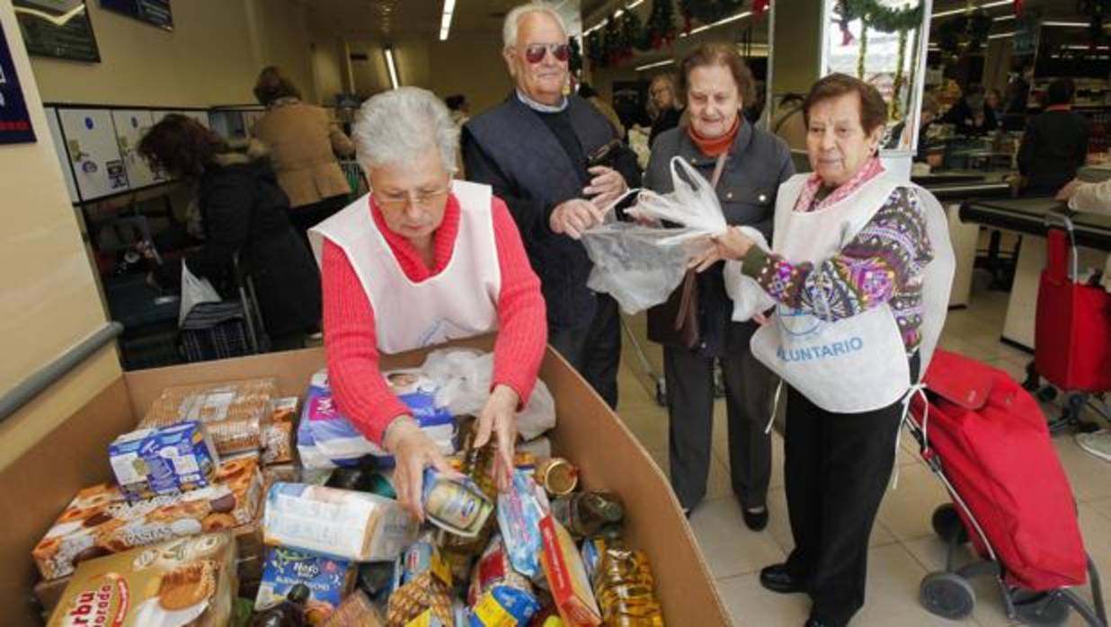 Los voluntarios hacen una labor callada pero fundamental