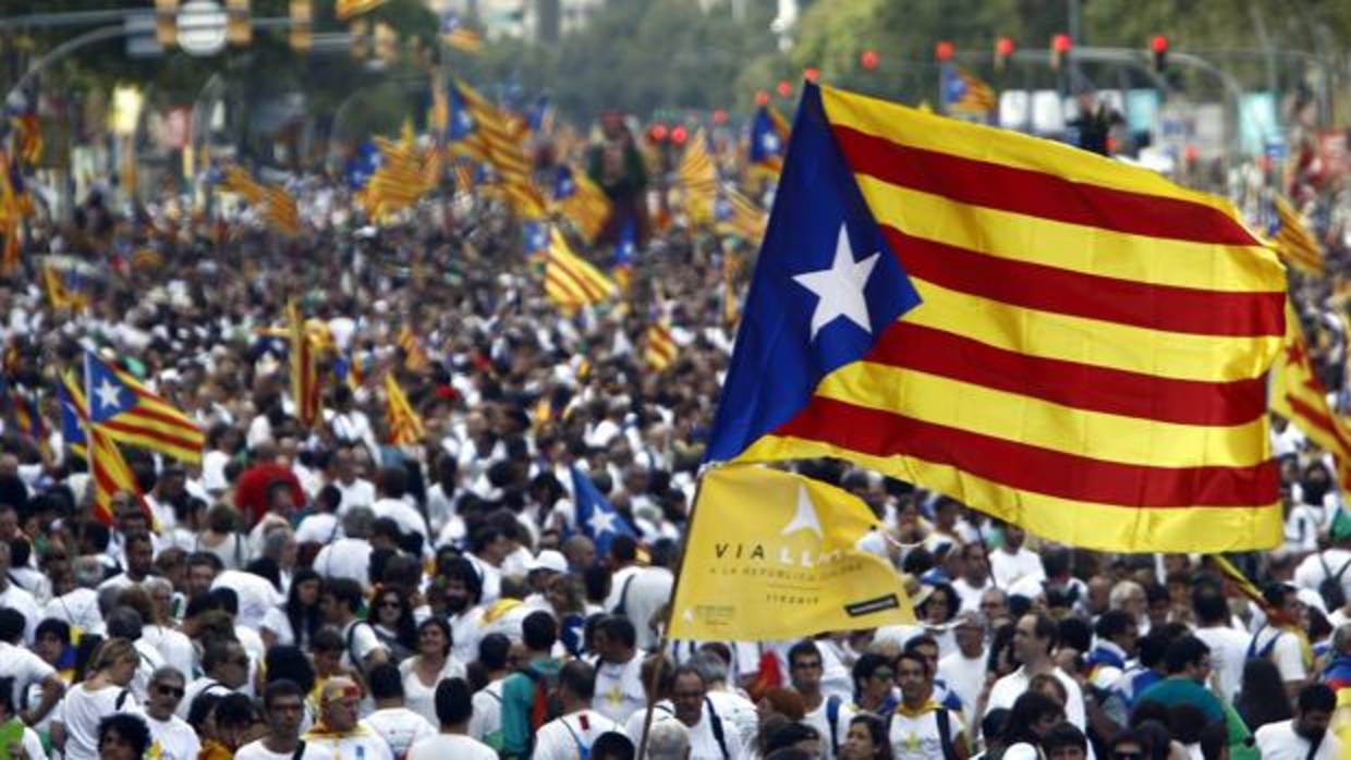 Manifestación en favor de la independencia de Cataluña en la avenida Meridiana de Barcelona