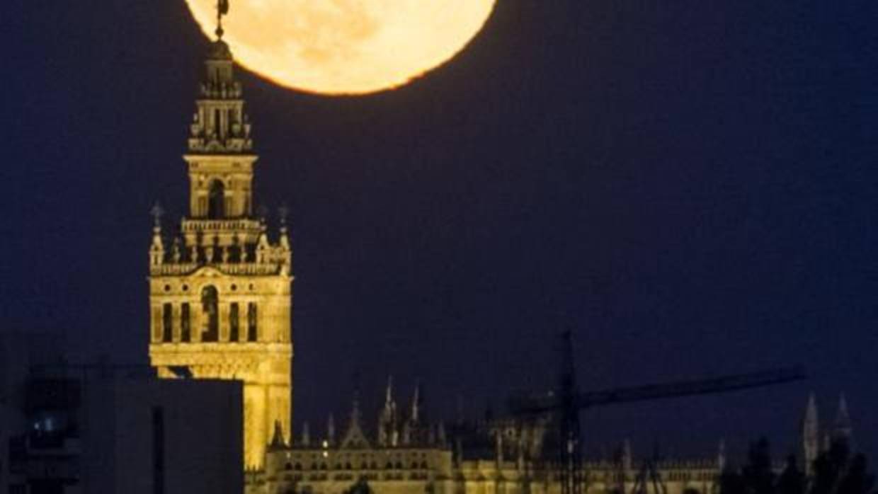 Visión nocturna de la Giralda