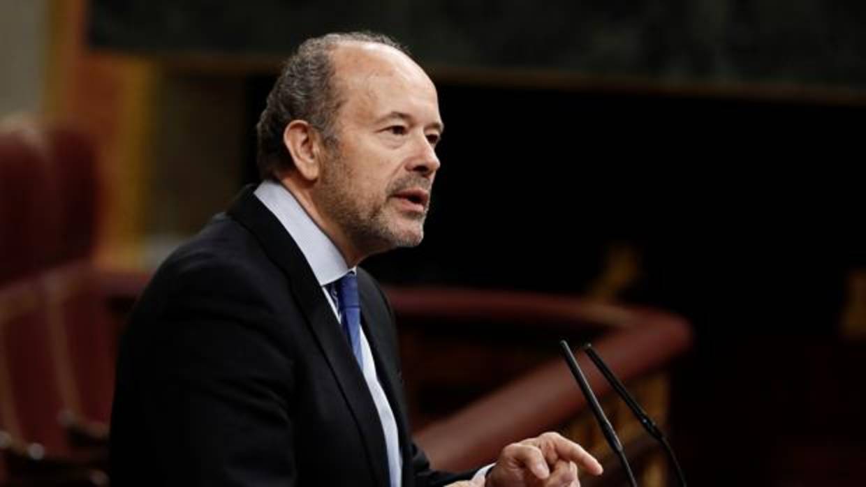 El diputado del PSOE Juan Carlos Campo, durante su intervención en el pleno del Congreso