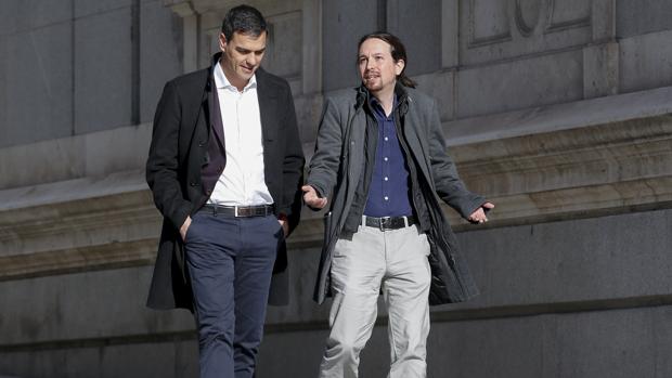 Imagen de archivo de una reunión entre Pedro Sánchez y Pablo Iglesias.