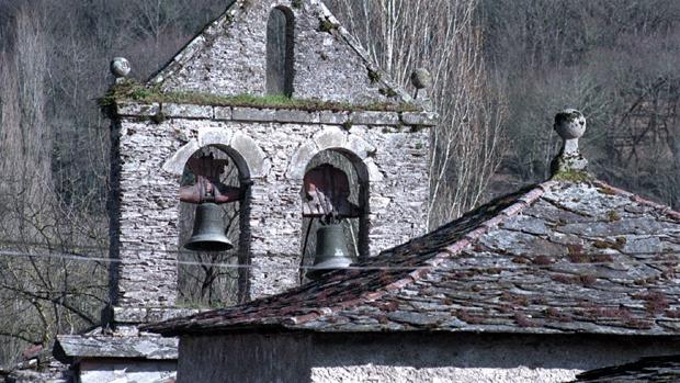 Campanario de una iglesia antigua