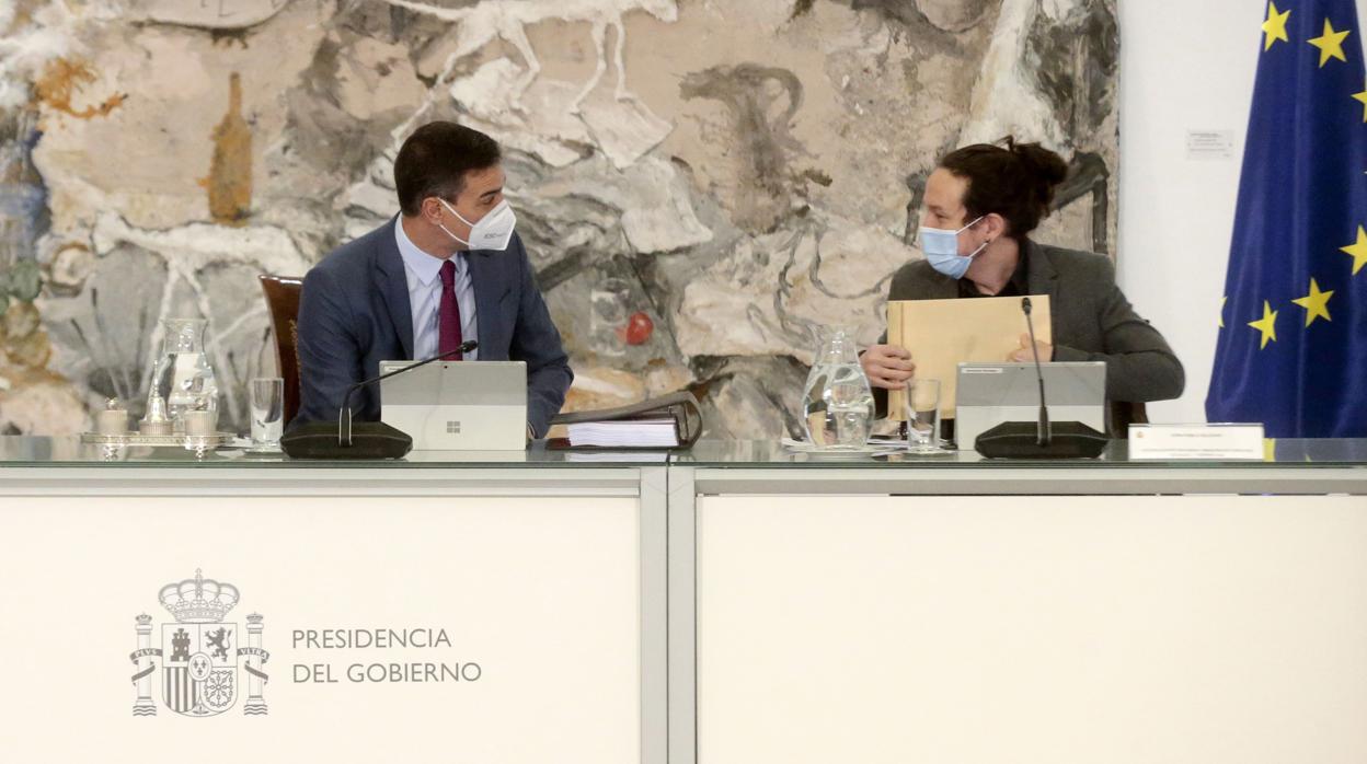 Pedro Sánchez y Pablo Iglesias, en un gabinete en La Moncloa