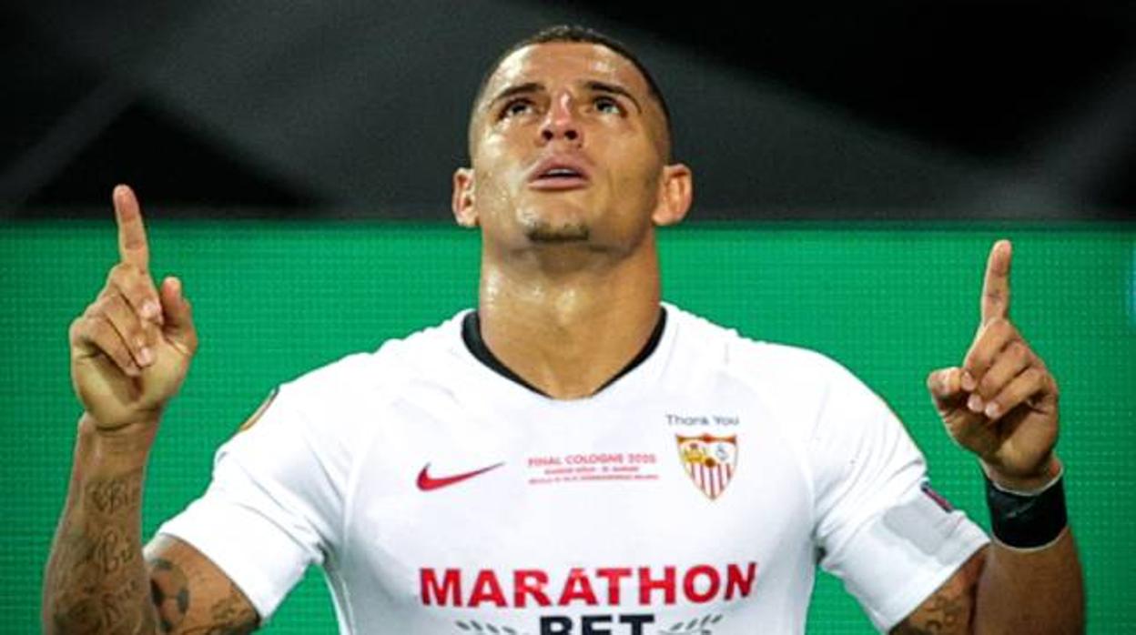 Diego Carlos celebra su gol ante el Inter