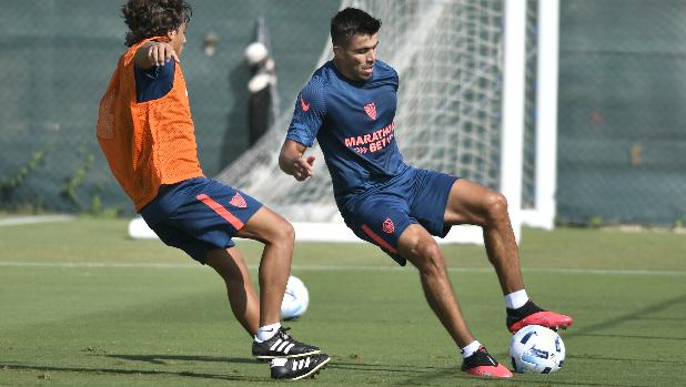Primer entrenamiento de Marcos Acuña con el Sevilla FC