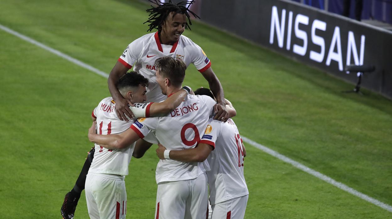 Koundé, en un lance del Sevila - Rennes