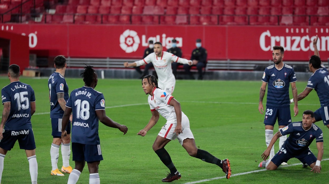 Koundé corre a celebrar el 1-0 a favor del Sevilla ante el Celta