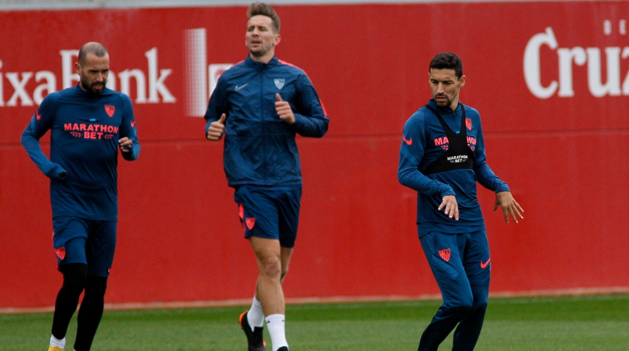 Sevilla - Real Madrid, alineaciones oficiales: Aleix Vidal y Bono principales novedades