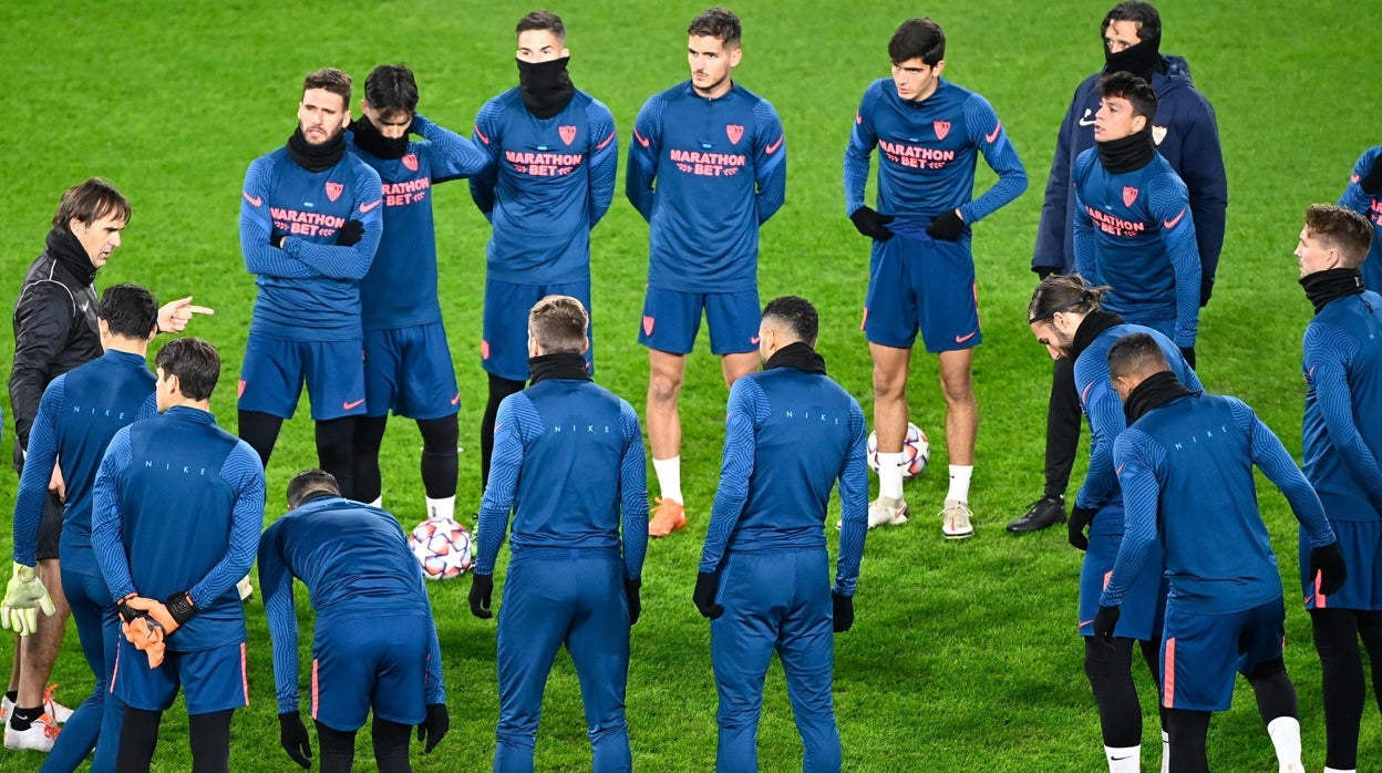 Lopetegui, con algunos de sus jugadores