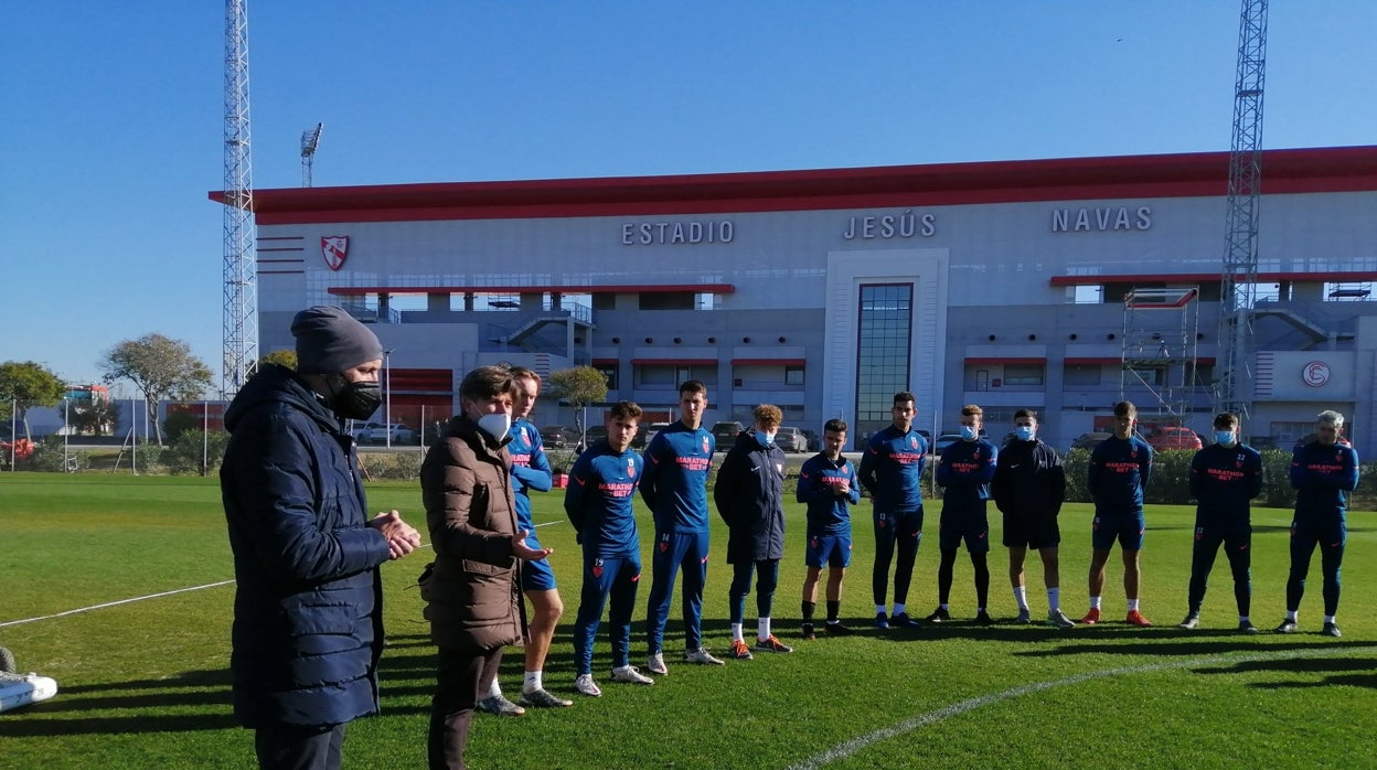 Monchi y Agustín López alientan al primer filial sevillista en su estreno en 2021