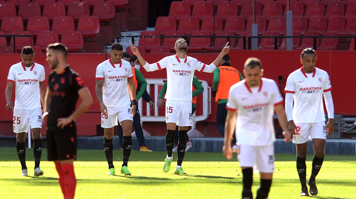 En-Nesyri celebra uno de sus goles ante la Real Sociedad