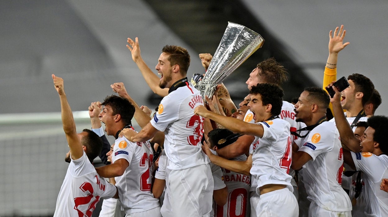 El Sevilla FC levanta su sexta Europa League en Colonia