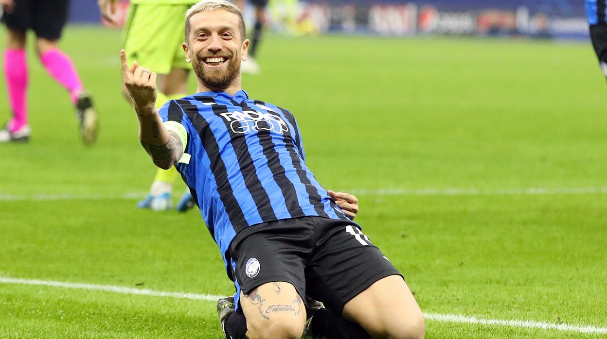 Papu Gómez celebra un gol con el Atalanta
