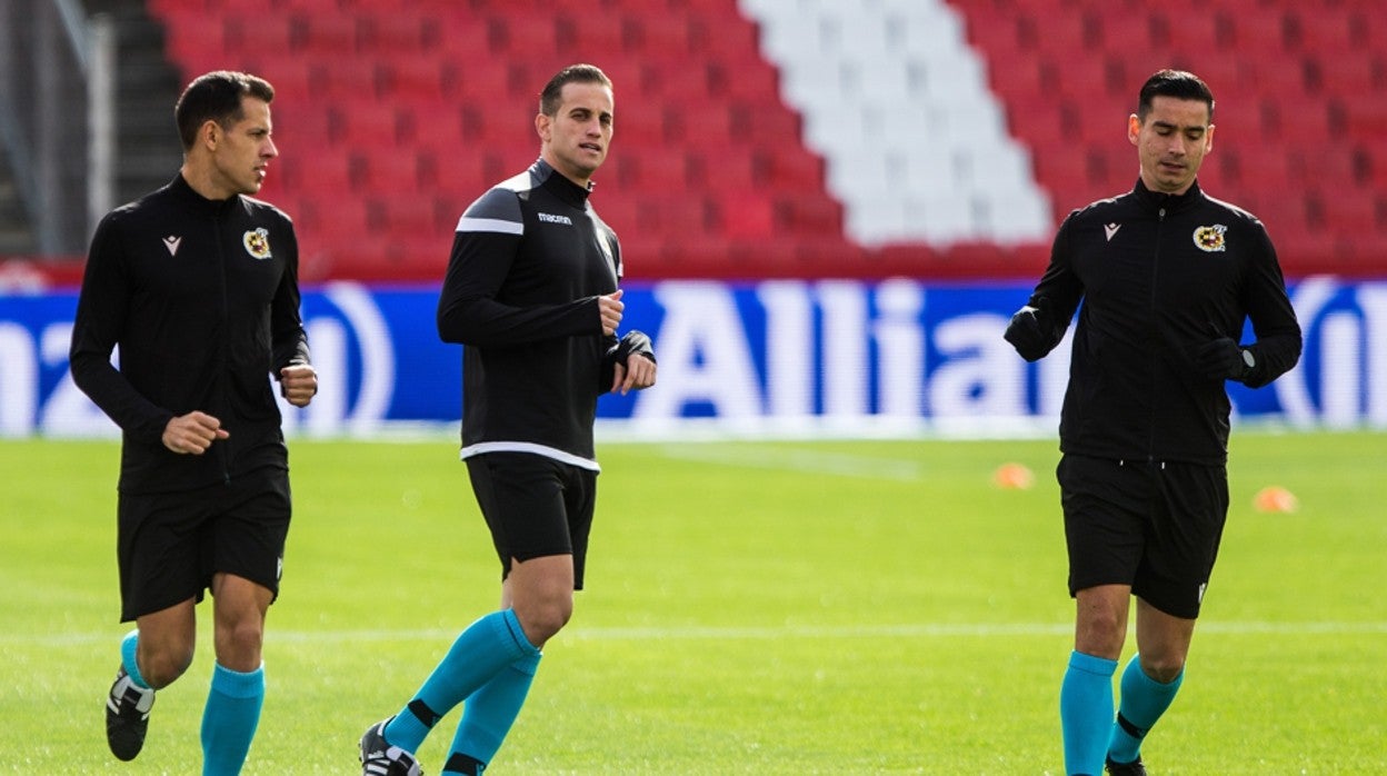 Alberola Rojas con sus adjuntos