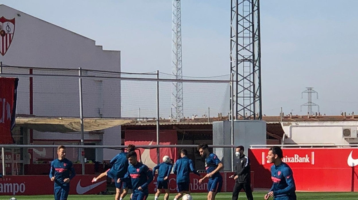 Los jugadores del Sevilla FC siguen preparando el duelo ante el Elche